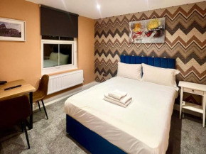 FLASH SALE Brighton train station Studio BN137CHE02